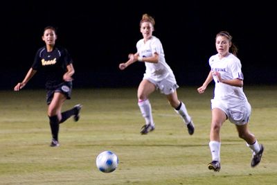 <strong>JESSICA AMOG |</strong> Photography Intern<br>Freshman Dana Sanderlin advances the ball with junior Nikki Forrest in support against Long Beach State.