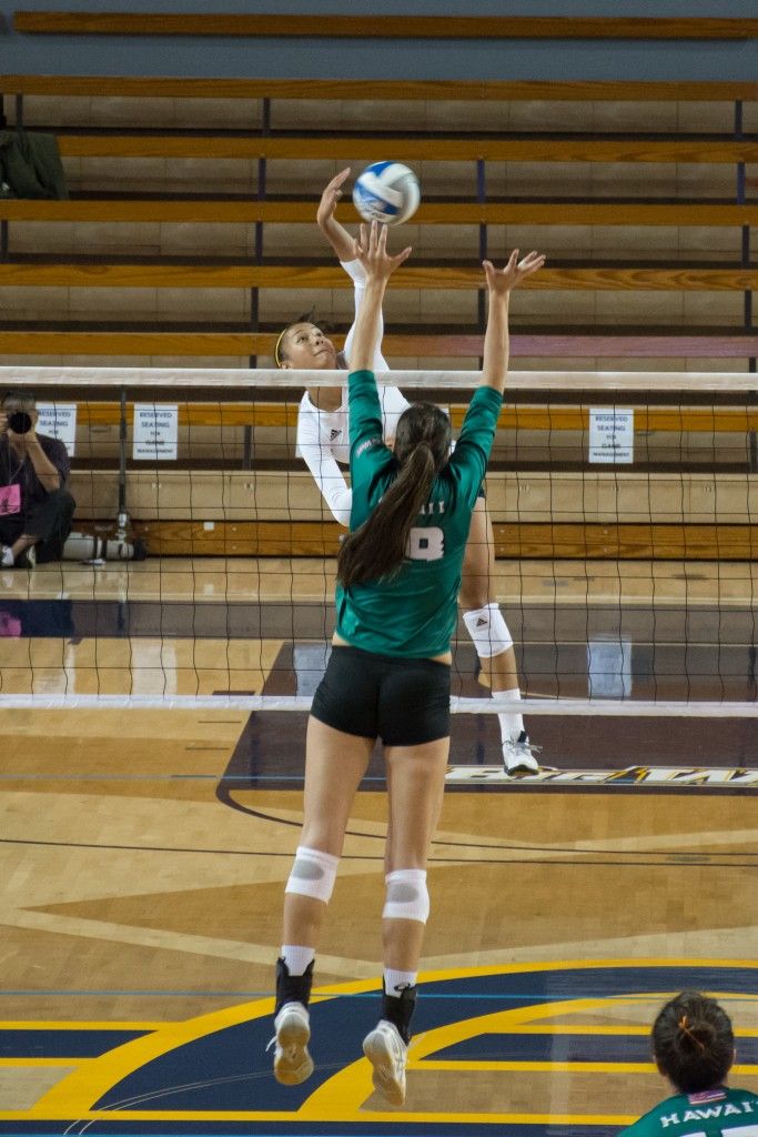 Volleyball_W_UCI_vs_Hawaii_Nov17_YC-00172 (1)