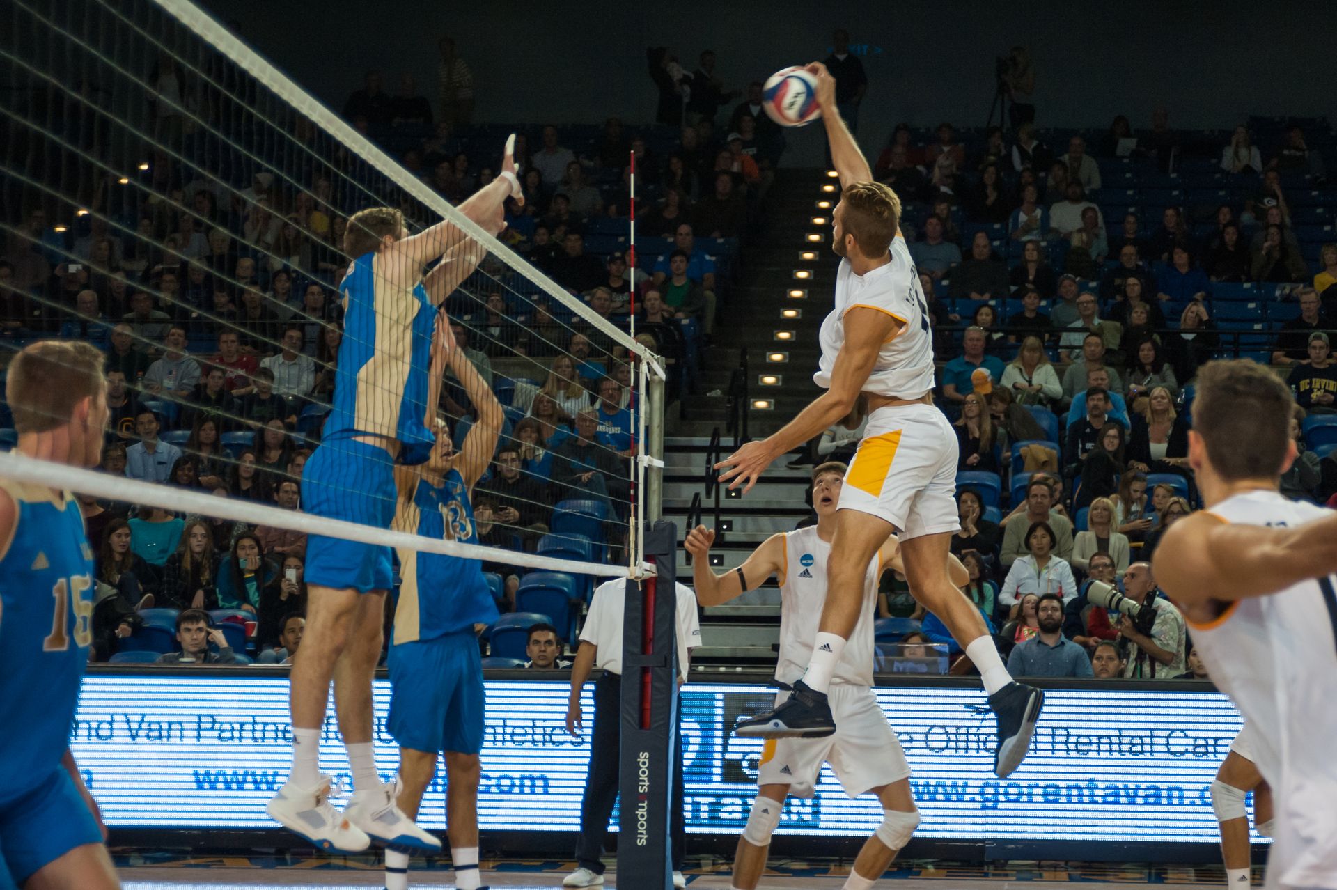 Volleyball_Mens_UCI_v_UCLA_Jan15_CL-0221