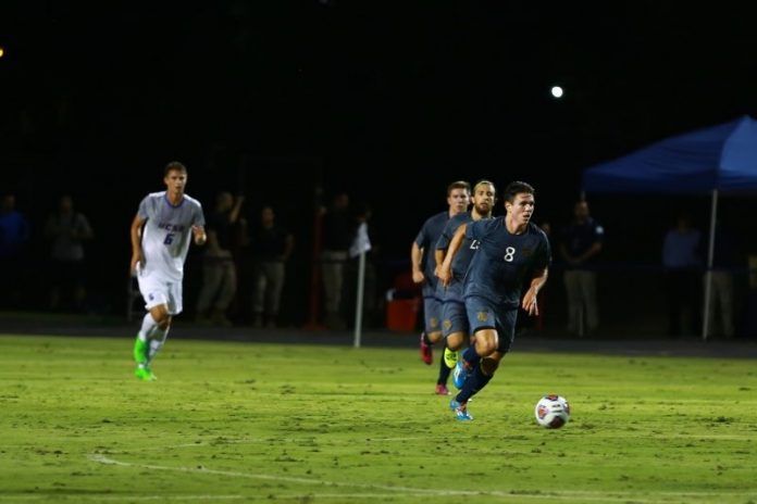 Mans-Soccer-vs-UCSB_Xingyu-Lu_151001_intern_IMG_9301-1-e1472456424903