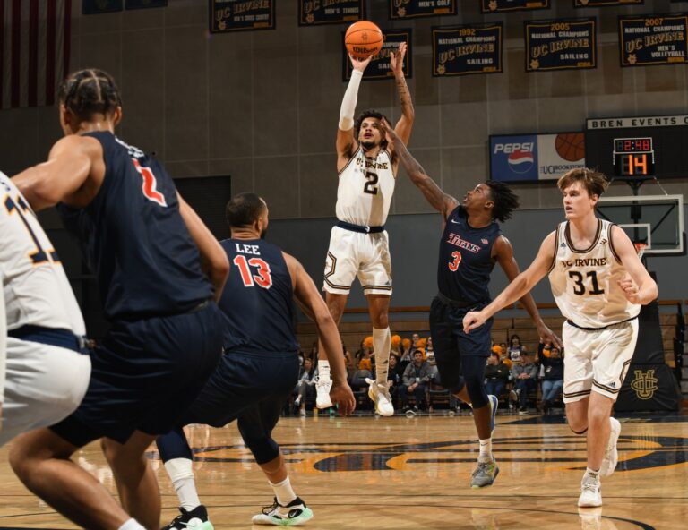 UCI Men’s Basketball Prevails in Late Comeback Win Against CSU Fullerton, 70-65