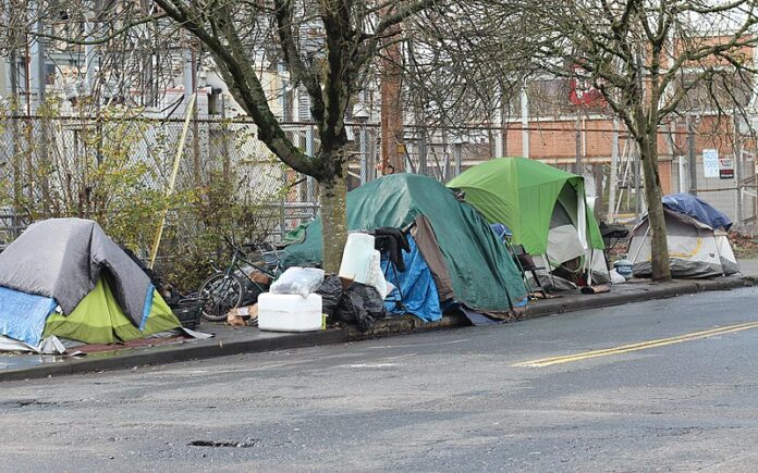 Northeast_Portland_homeless_camp_tents